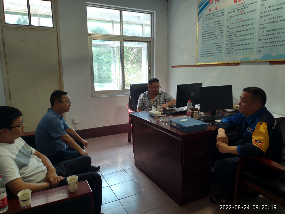 旺苍县科协冒酷暑开展“科服保姆”进企业活动