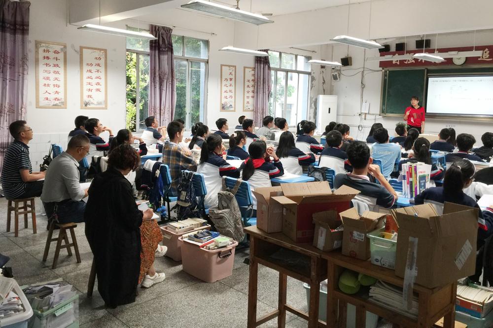 武胜中学开展“推门听课”活动