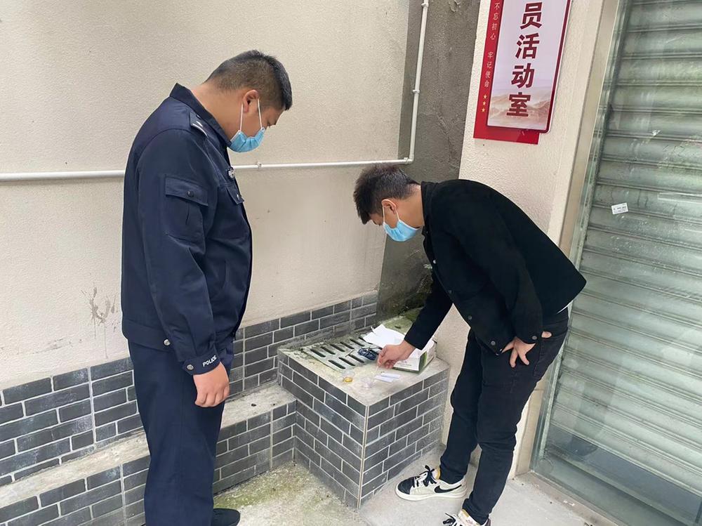 青神县司法局开展突击尿检敲警钟