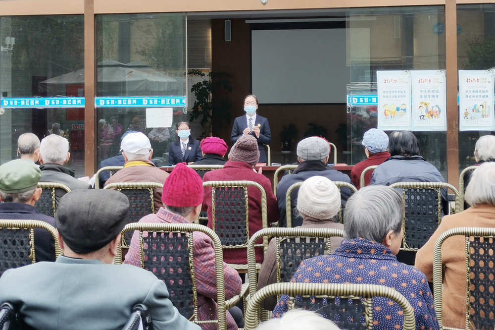 武胜县公证处送温暖进养老院