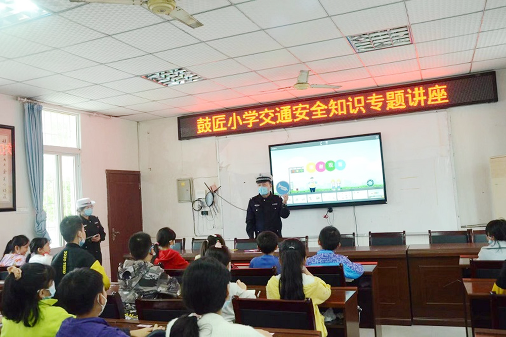 武胜县公安局开展交通安全宣传进校园活动