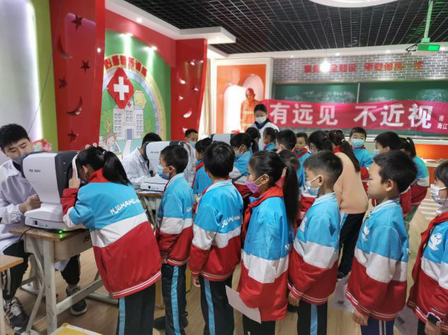 沙河镇小学守护学生清晰“视”界