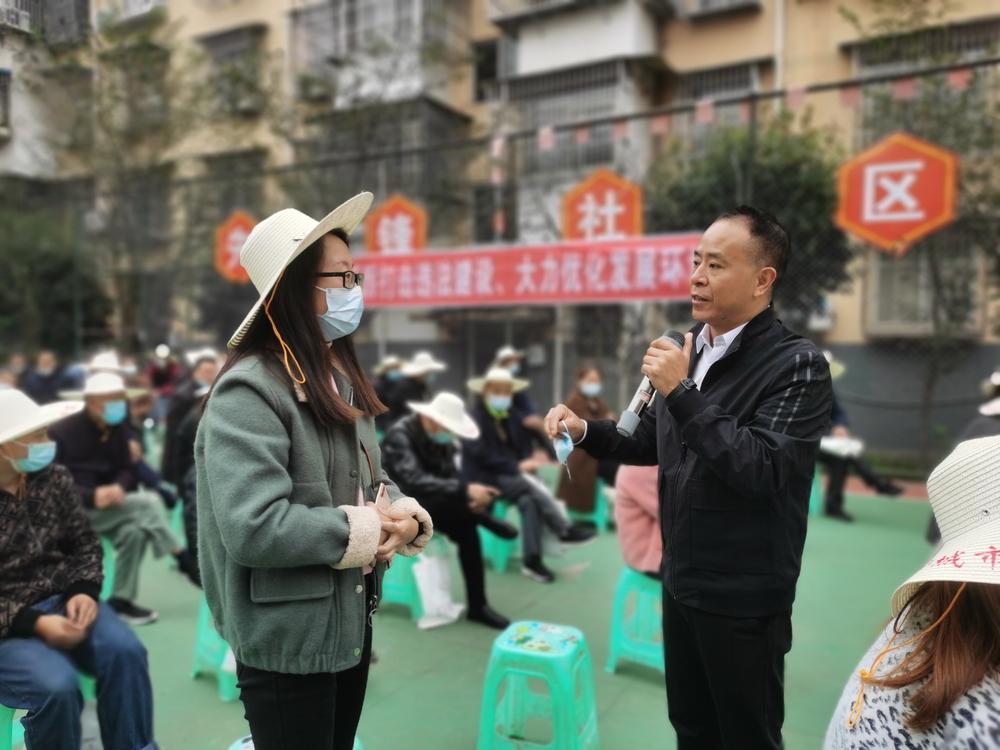 成都东部新区石板凳街道开展违法建设治理专题宣传活动