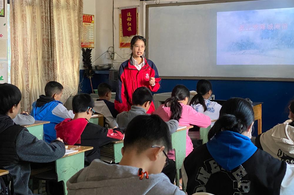 观塘初中开展“喜迎二十大 青春在行动”教学教研交流活动