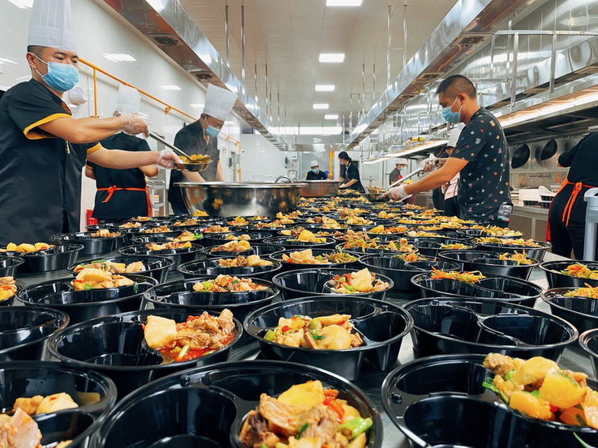 东坡区多家爱心餐饮企业为防疫一线工作者免费送餐