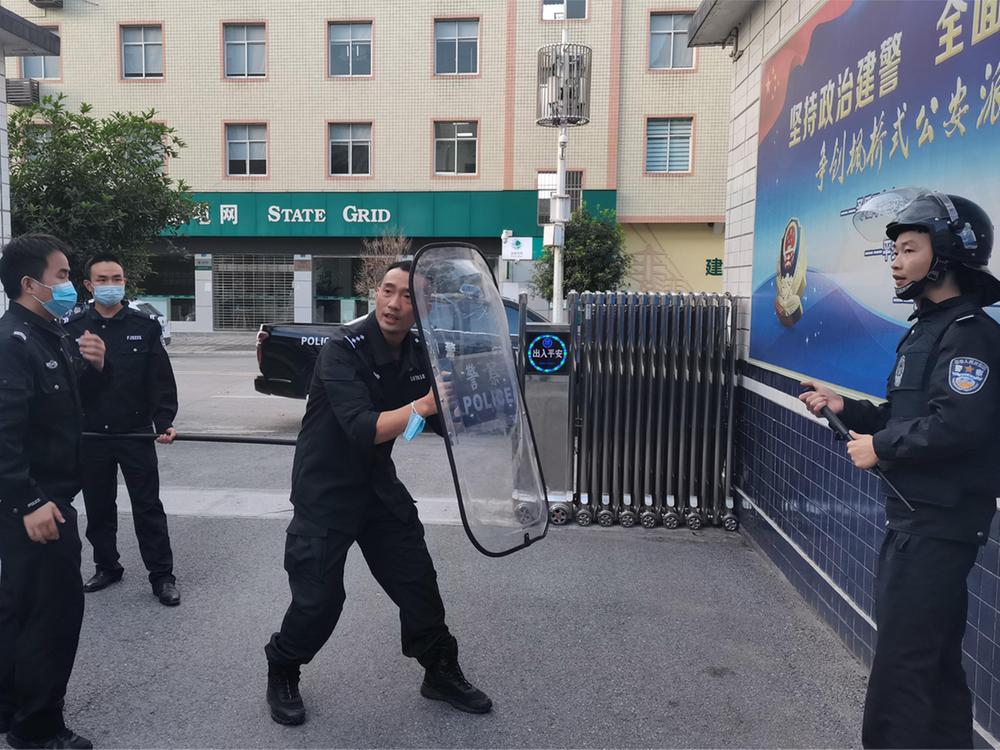 华蓥市公安局开展实战大练兵“对抗考”活动