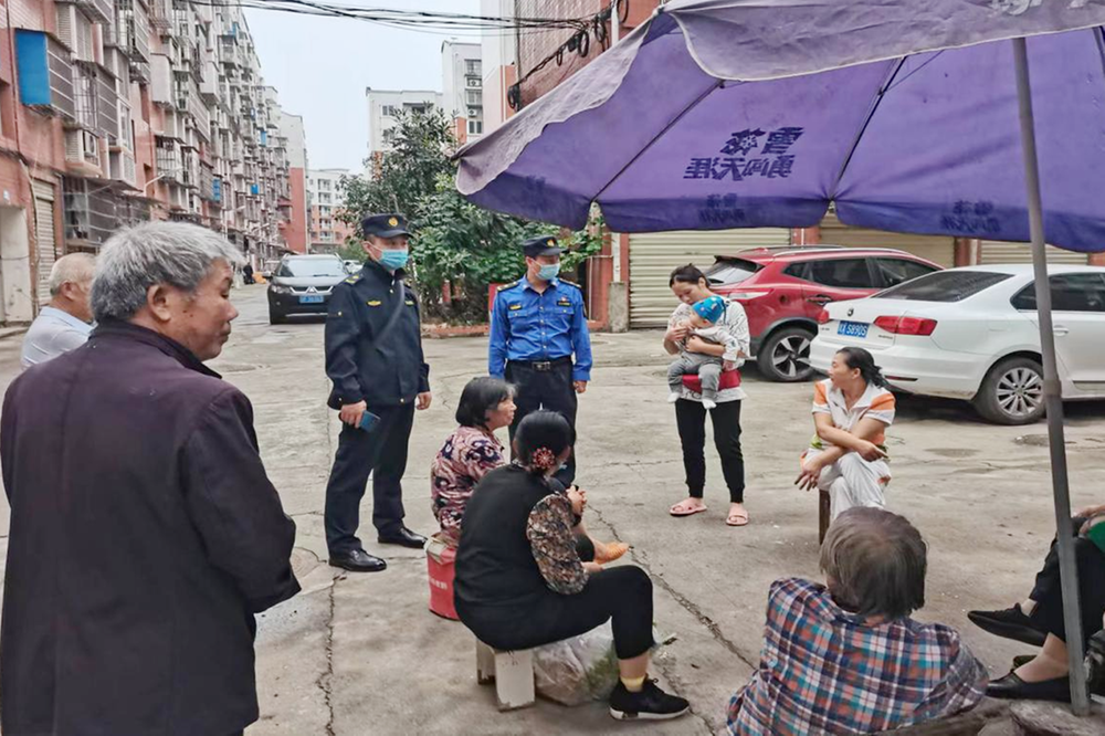 岳池县城市管理综合执法大队开展生活垃圾运输车辆专项整治