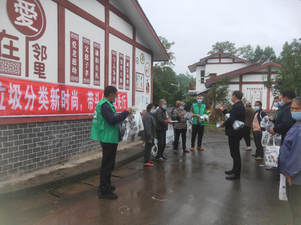 各镇（街道）科协开展垃圾分类宣传活动