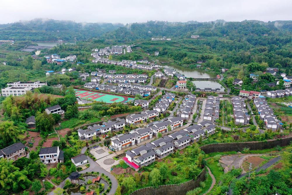 浓溪镇：移民后扶避险解困  水淹区群众住进美丽新村