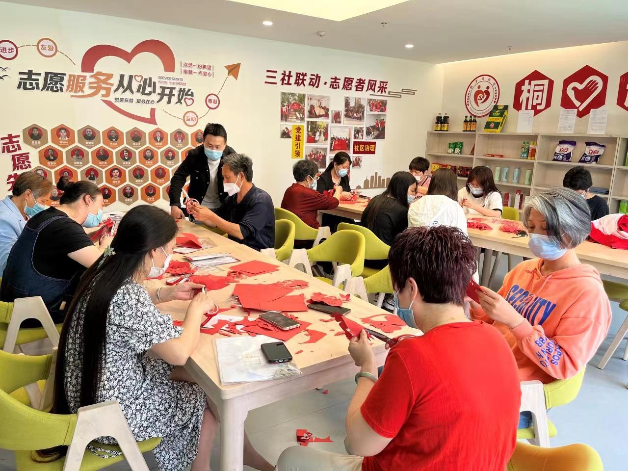 为老年人托起“稳稳的幸福” 