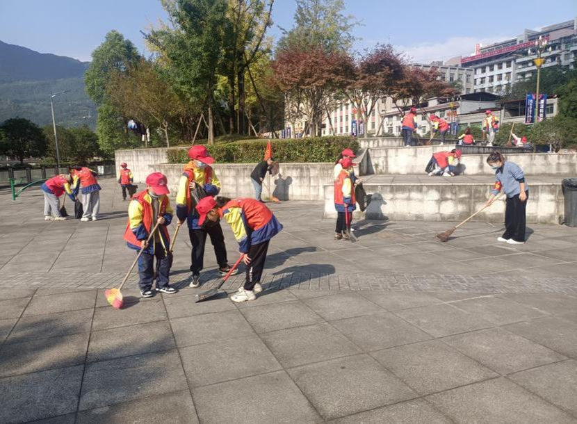 南江县公山镇小学举行“创文明南江”宣传教育主题活动