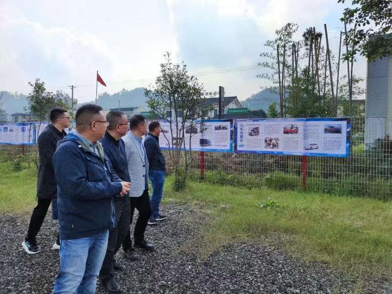 乐山市科协党组书记左尔钊到沙湾区调研科普人才队伍建设