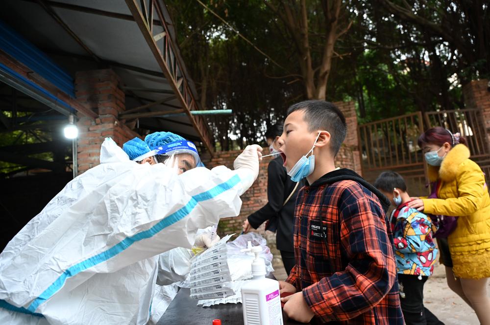 东兴区：筑牢疫情“防护墙”