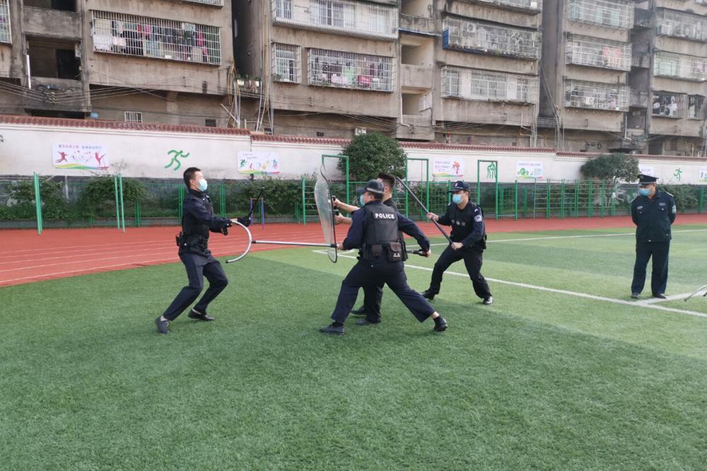 代市实验学校开展反恐防暴演练