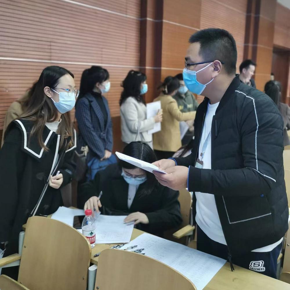 青神县：端口前移到高校 招才引智促发展