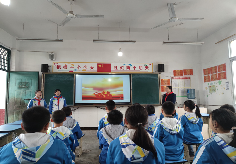正直镇朱公小学举行队会课赛课活动