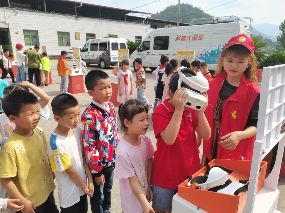 科普之花开遍红色土地