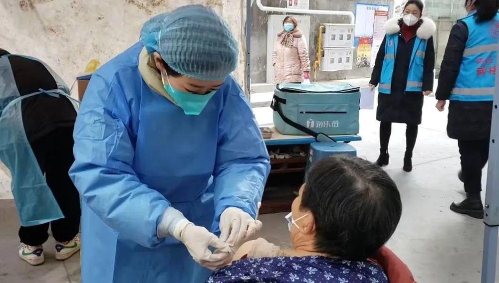 送“苗”上门 内江市市中区扎实推进老年人疫苗接种工作