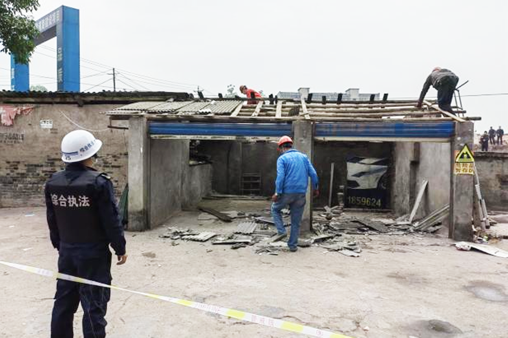 武胜县：坚持“零容忍”依法拆除违法建筑