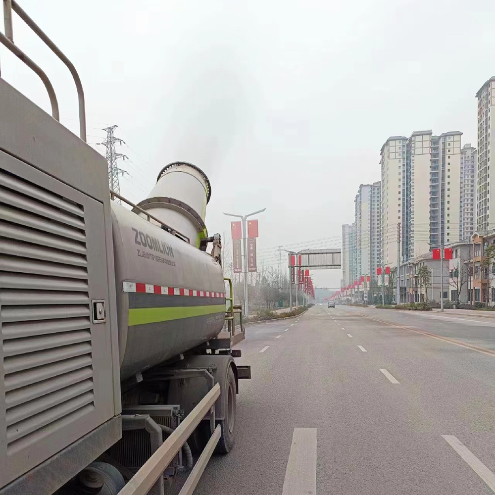 武胜县综合行政执法局：雾化降尘 专业“喷淋”助力大气污染防治