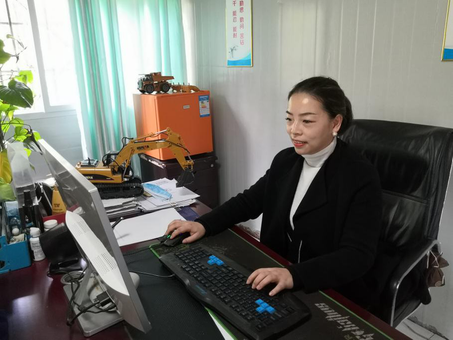 辞去“铁饭碗” 闯出 “新天地”