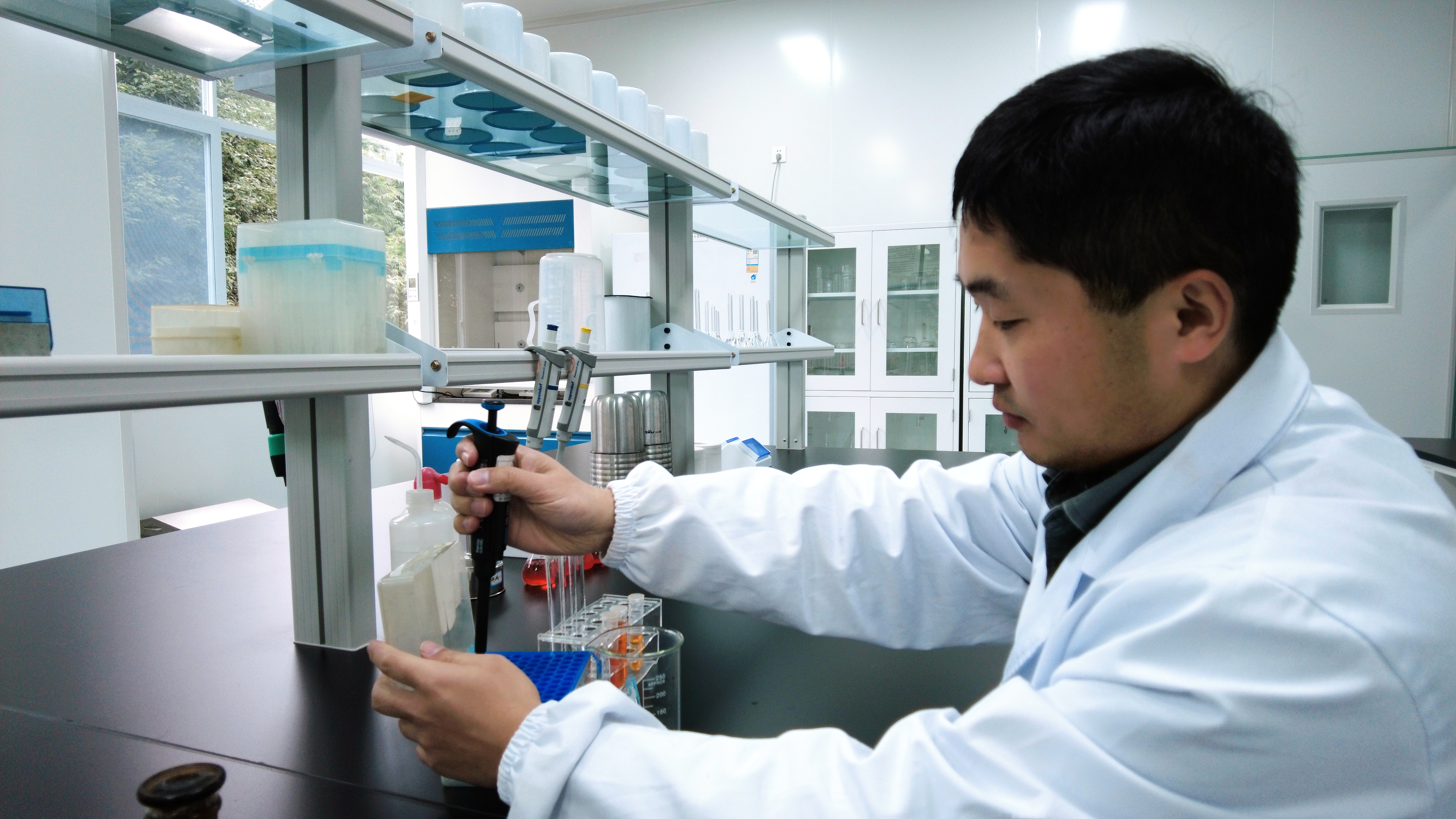 张其圣：助“东坡泡菜”香飘海内外