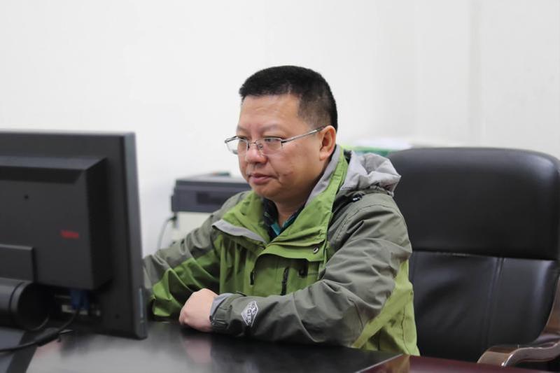 邹明：扎根钢轨上的“大国工匠”