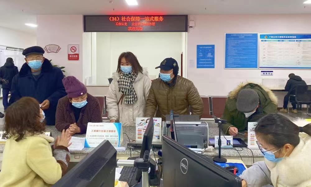 节后上班第一天 青神县政务服务中心秩序井然 办事便捷高效