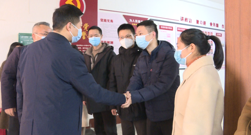 节后上班首日 内江市市中区领导看望慰问干部职工