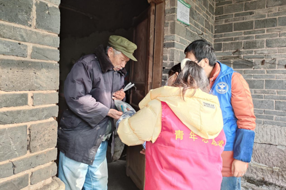 伏龙镇：迎新春“送温暖”  敬老助老情意浓