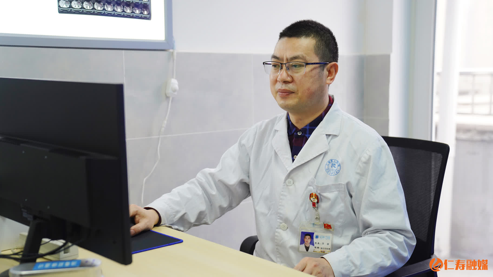 仁寿县人民医院：103岁老人康复出院 家属感恩送锦旗