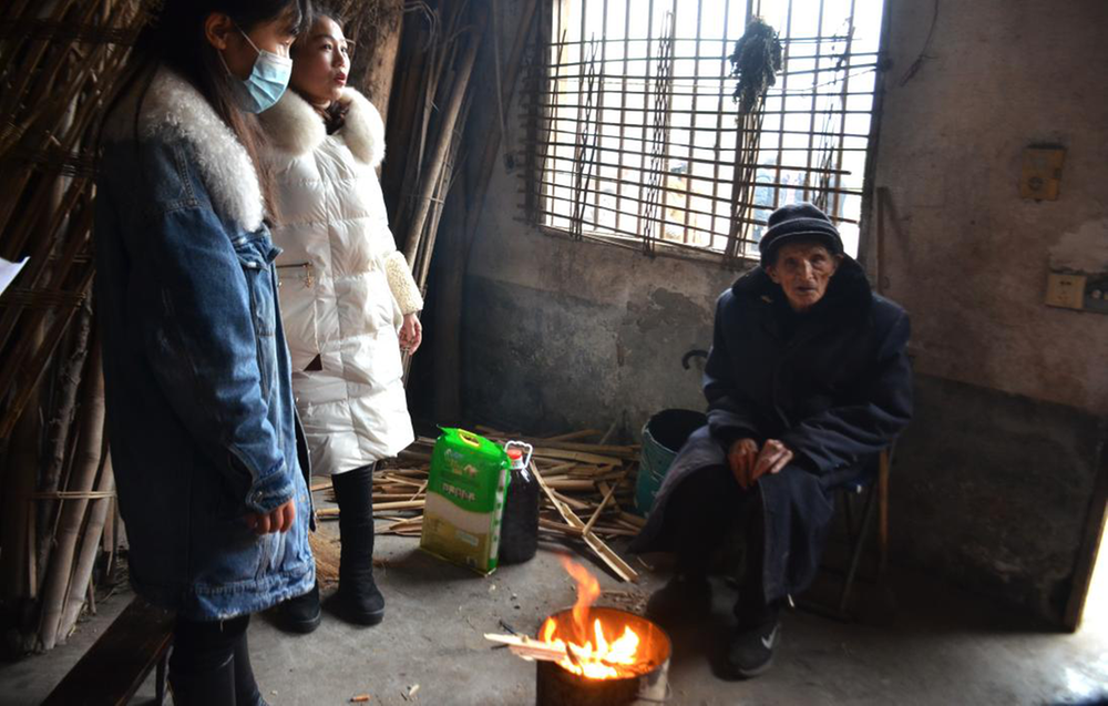 丰禾镇：看望百岁老人  传递浓浓温情