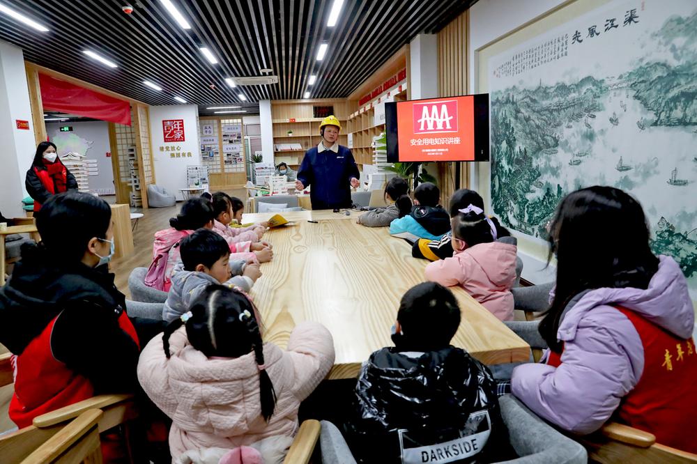 广安区中桥街道：工匠献课助儿童寒假安全用电
