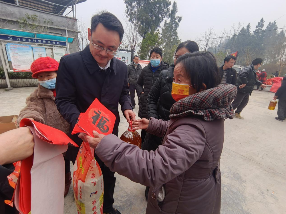 恩阳区科协机关党支部开展春节慰问暨主题党日活动