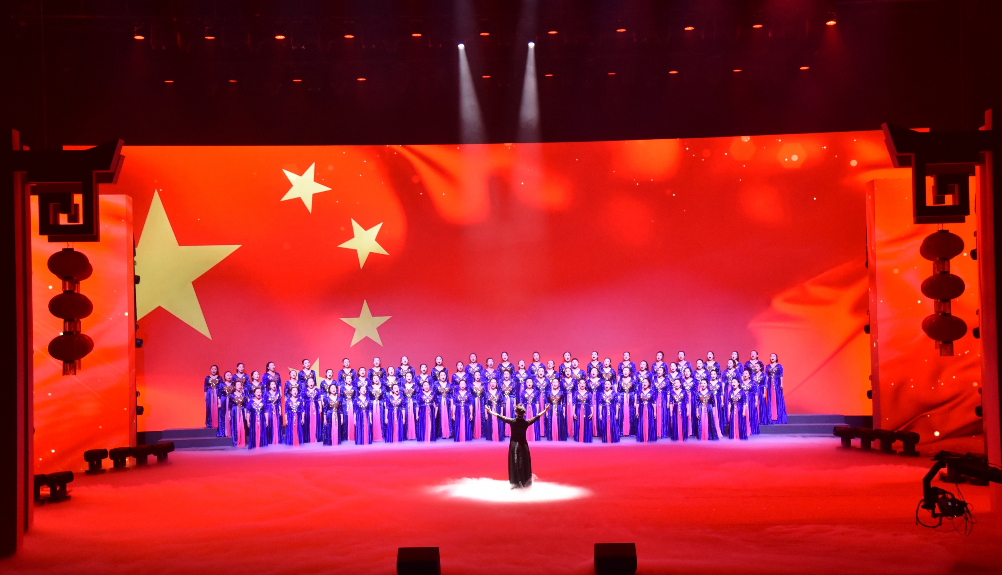 简阳市举行2023年迎春文艺晚会暨建设“五个新简阳”表扬大会