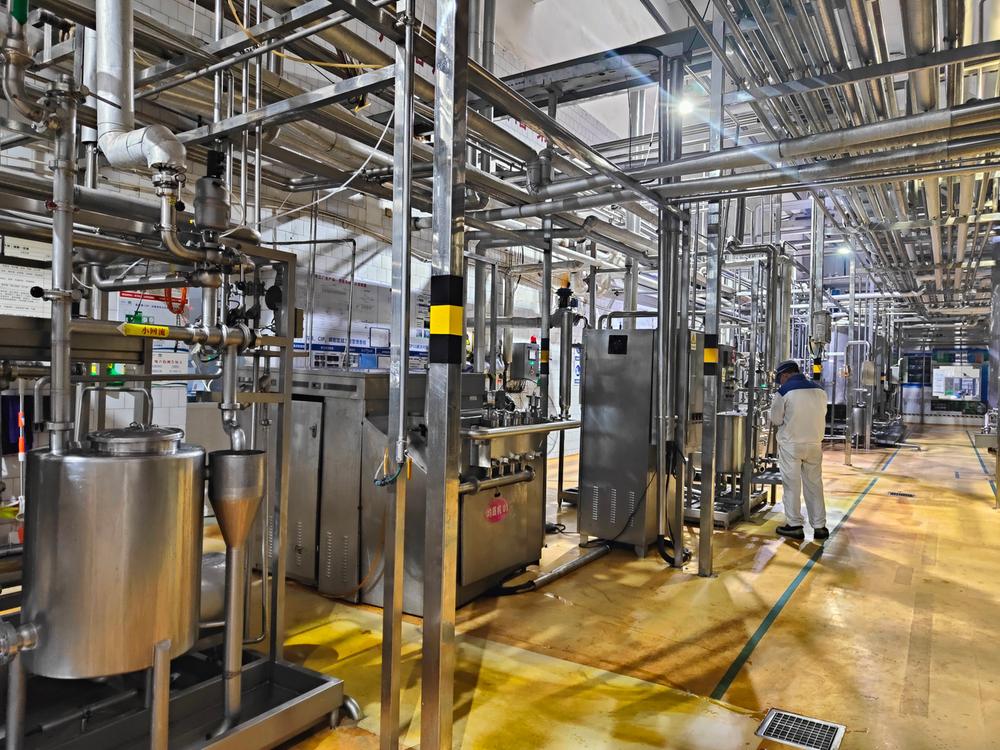 洪雅县：春节不打烊 坚守岗位促生产