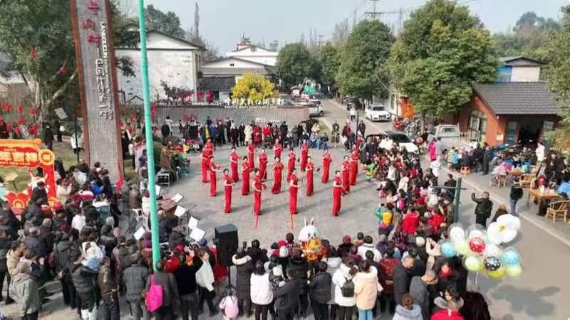 青神县：民俗齐上阵 文旅复苏“兔”飞猛进