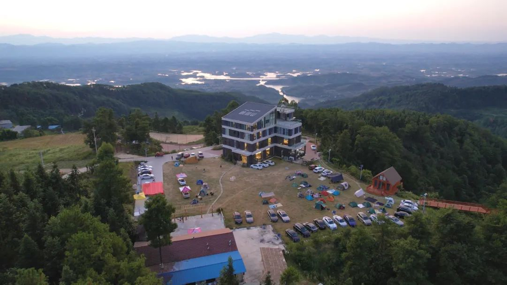 邻水县：旅游景点“提档升级” 旅游产业“热起来”