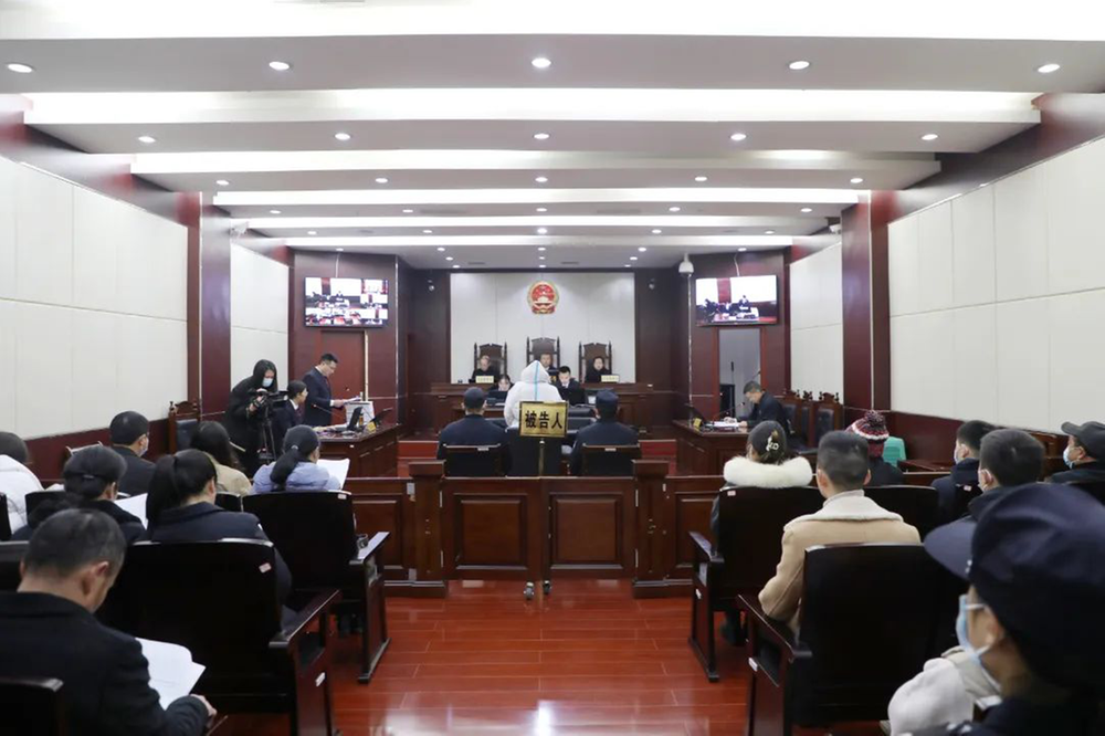 岳池县法院公开审理一起贪污案件