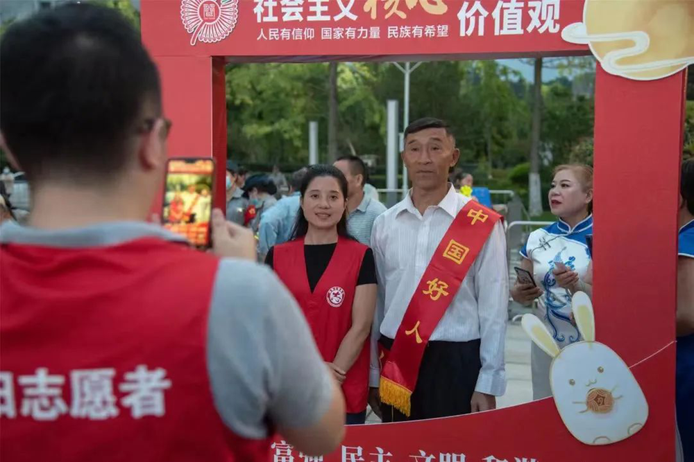 简阳市：向着文明高峰攀升