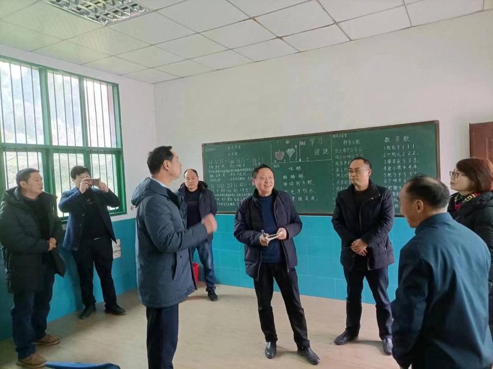 南江县公山镇学校迎接2023年春季开学工作督导组检查