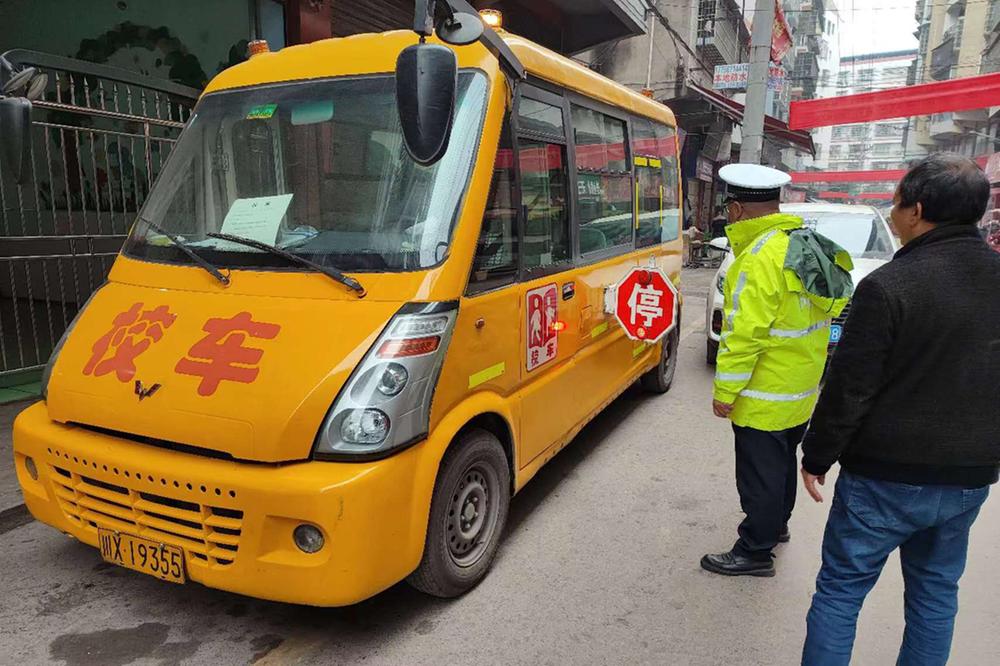 邻水县：开展校车安全督查 筑牢平安学习之路