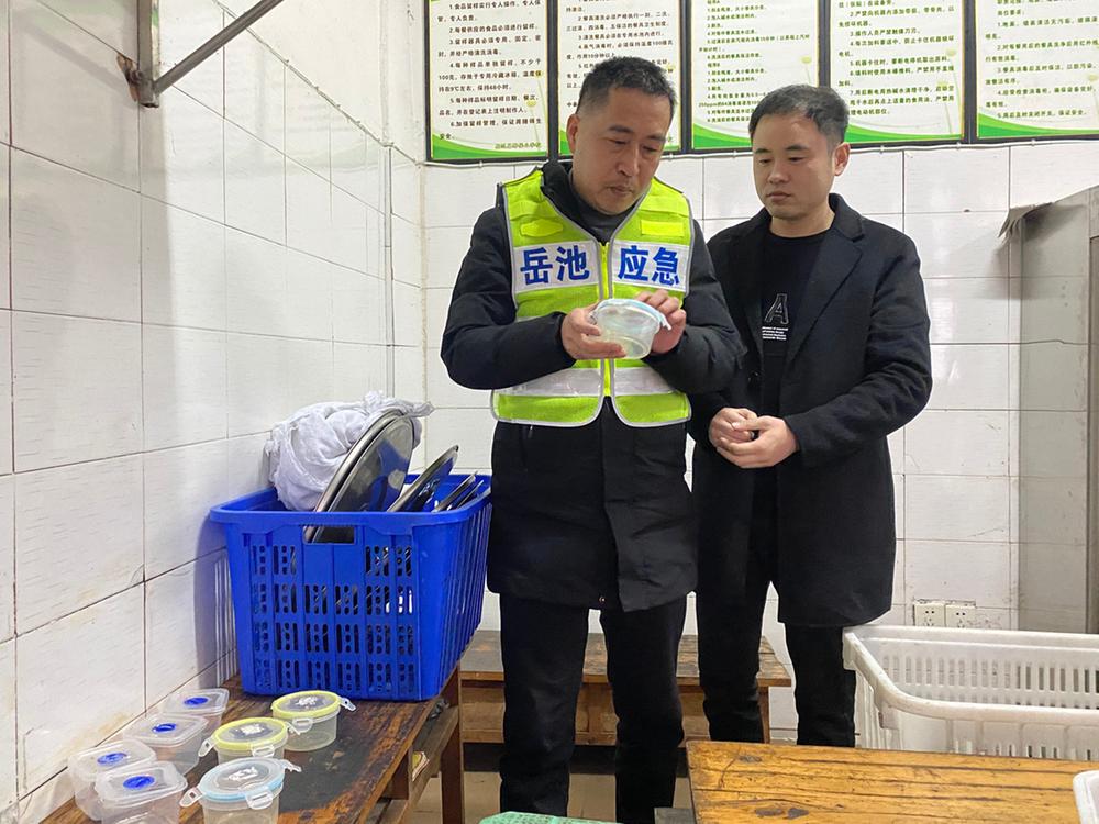 龙孔镇开展校园安全大检查