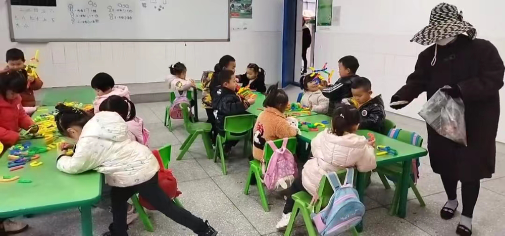 星光实验学校开展幼儿防拐骗模拟演练活动