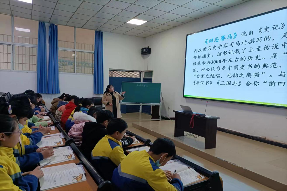 南江县公山镇小学：专题教研促教师成长