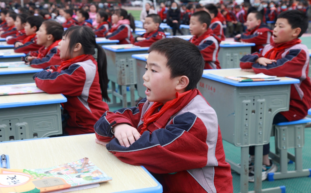 长赤镇龙池学校开展“三歌两唱”活动