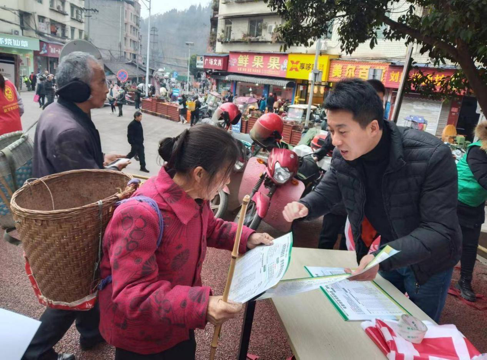 简阳市石桥街道开展河长制及禁渔宣传工作