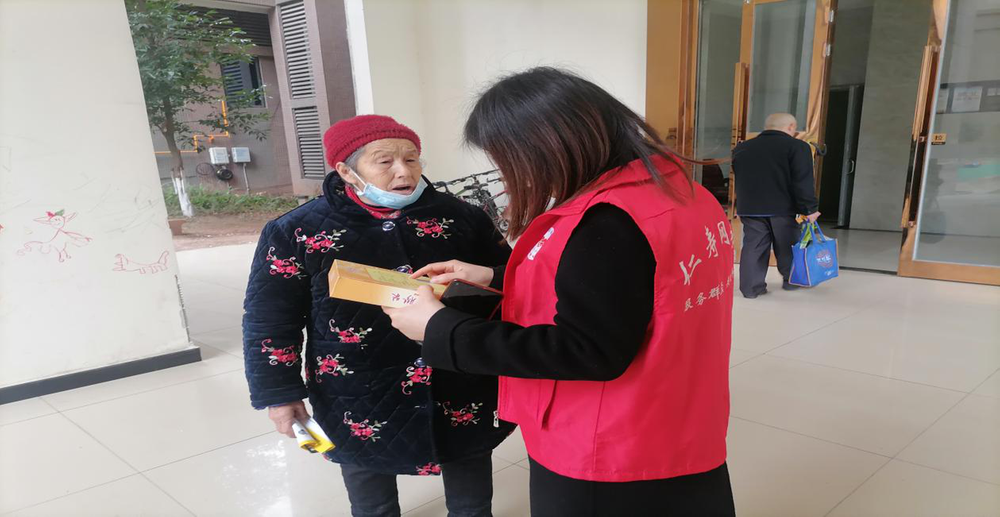 仁寿独居老人买药难 网格服务送温暖