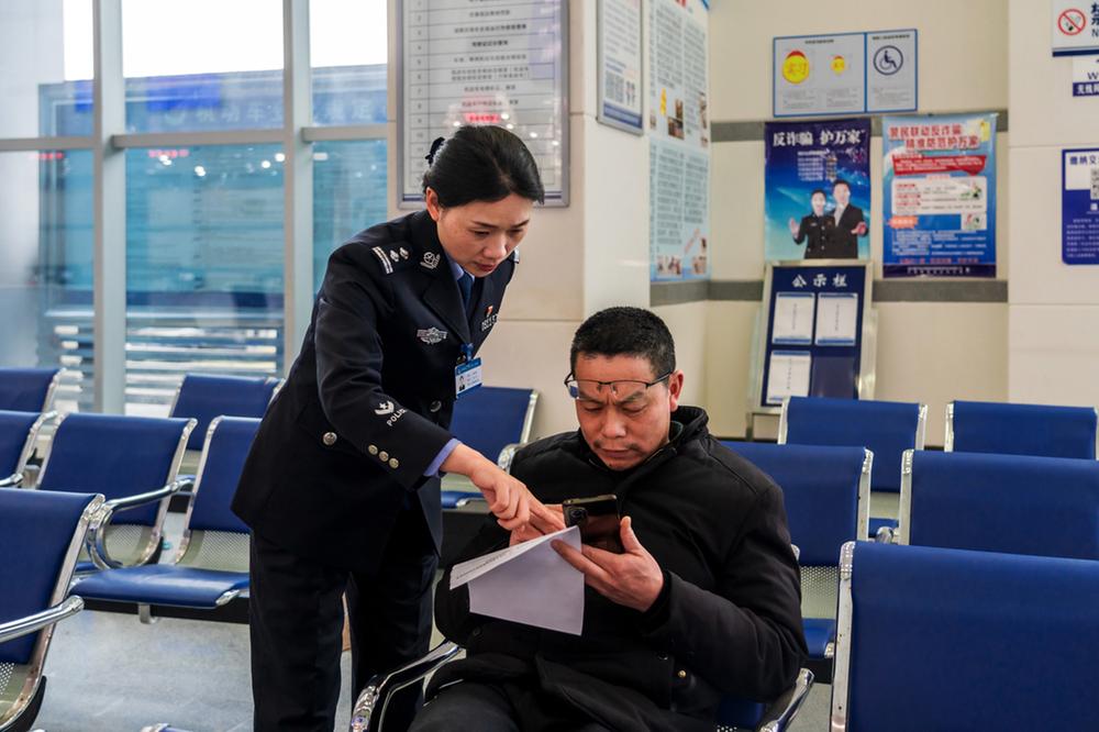 武胜县综合行政执法局：巾帼不让须眉 美丽绽放大街小巷