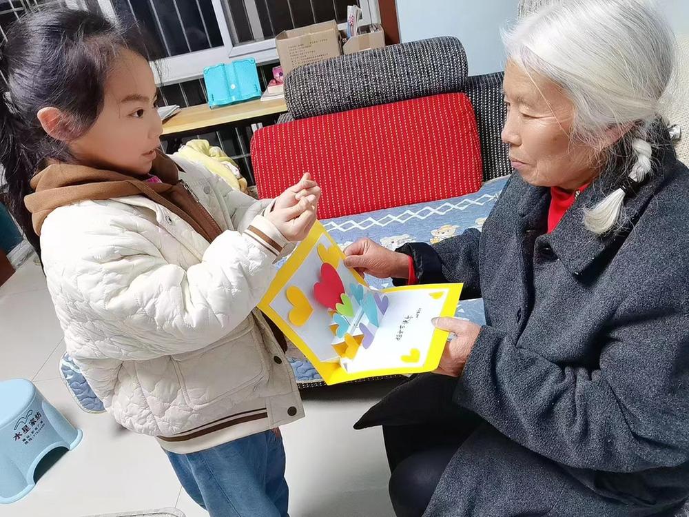 彭山区第二小学开展“三八”妇女节感恩教育活动